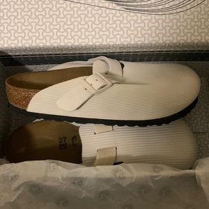 BOSTON SUEDE EMBOSSED CORDUROY CLOG ANTIQUE WHITE